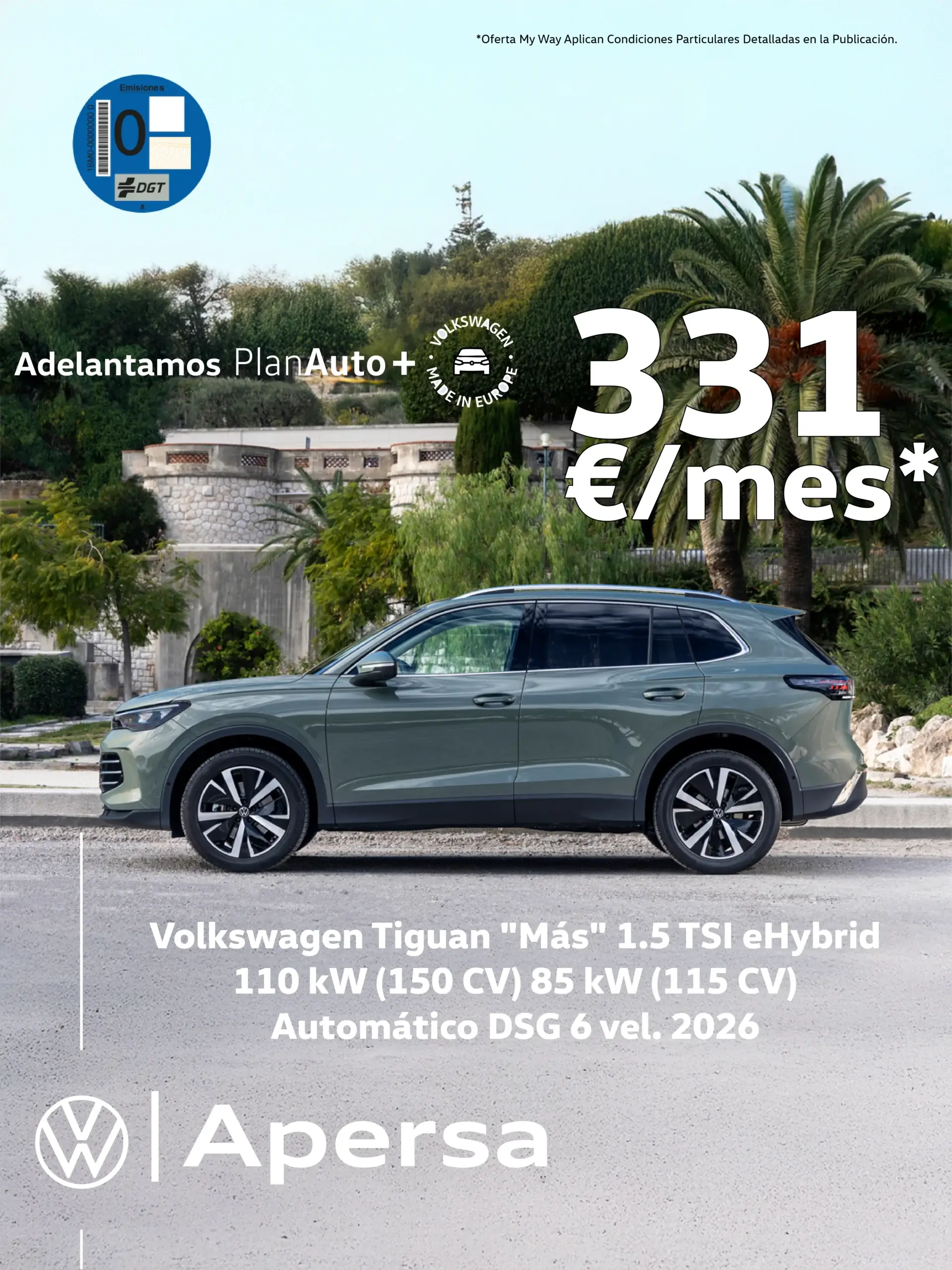 Volkswagen Tiguan SUV circulando disponible en concesionario Apersa Volkswagen. Imagen vertical.